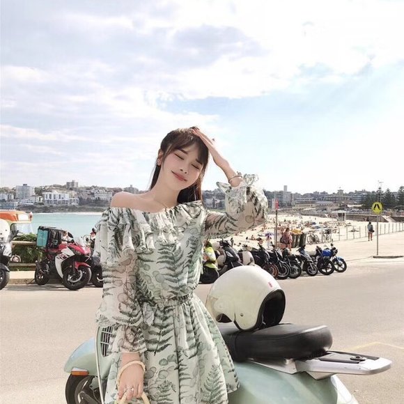 Off Shoulder Chiffon Jumpsuit Short Leaf patterned - Picture 6 of 7